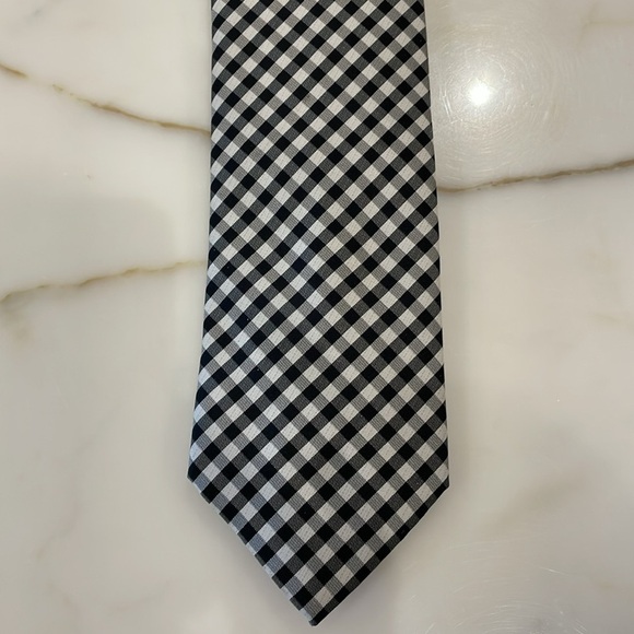 Pierre Cardin Black & White Checked Tie—GREAT Looking!!  Like New Condition!! - Picture 2 of 7